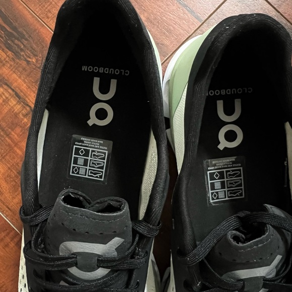 On CloudBoom Women Sneakers - Picture 10 of 11